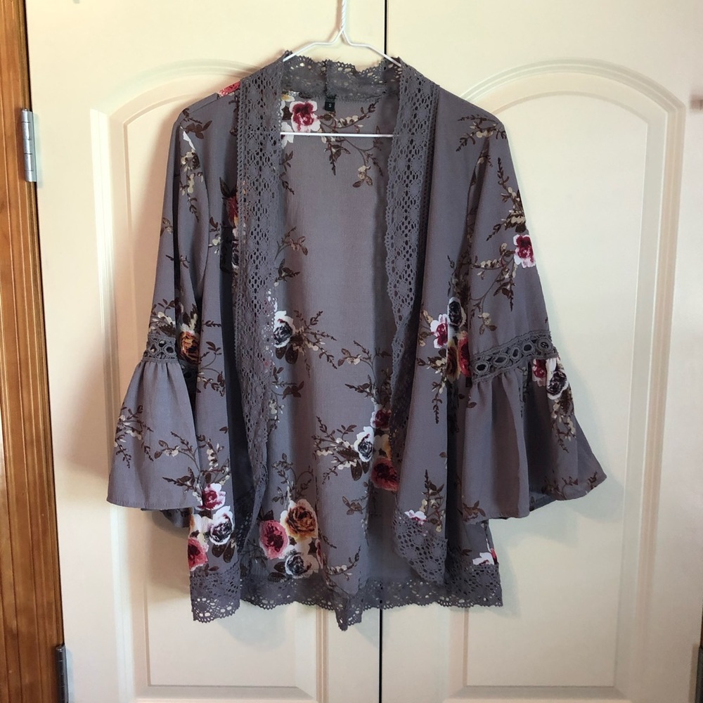 Gray floral kimono